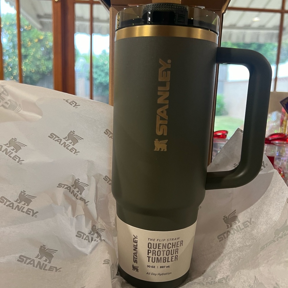 Stanley Olive Quencher Pro Tumbler
